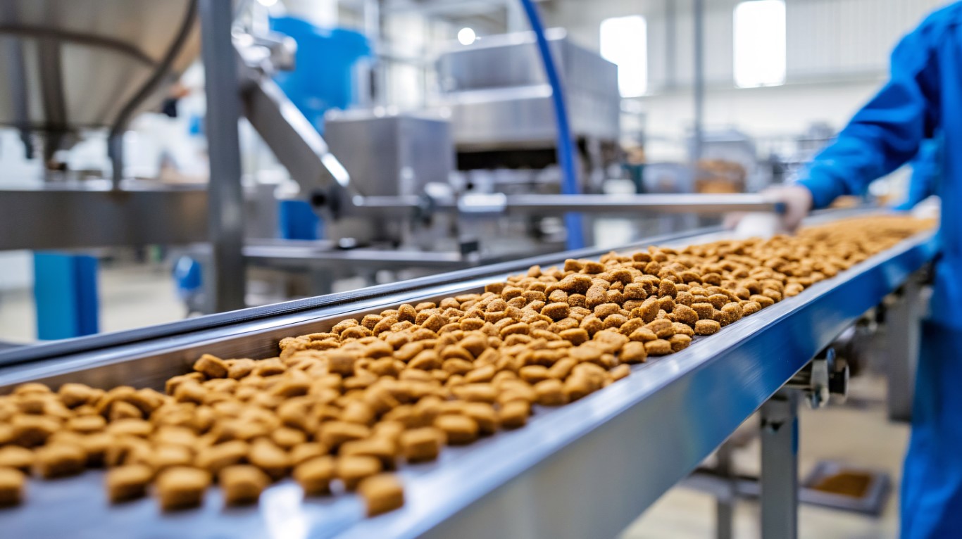 Pet Food Packaging Trends: Meeting Consumer Demands Through Advanced Automation