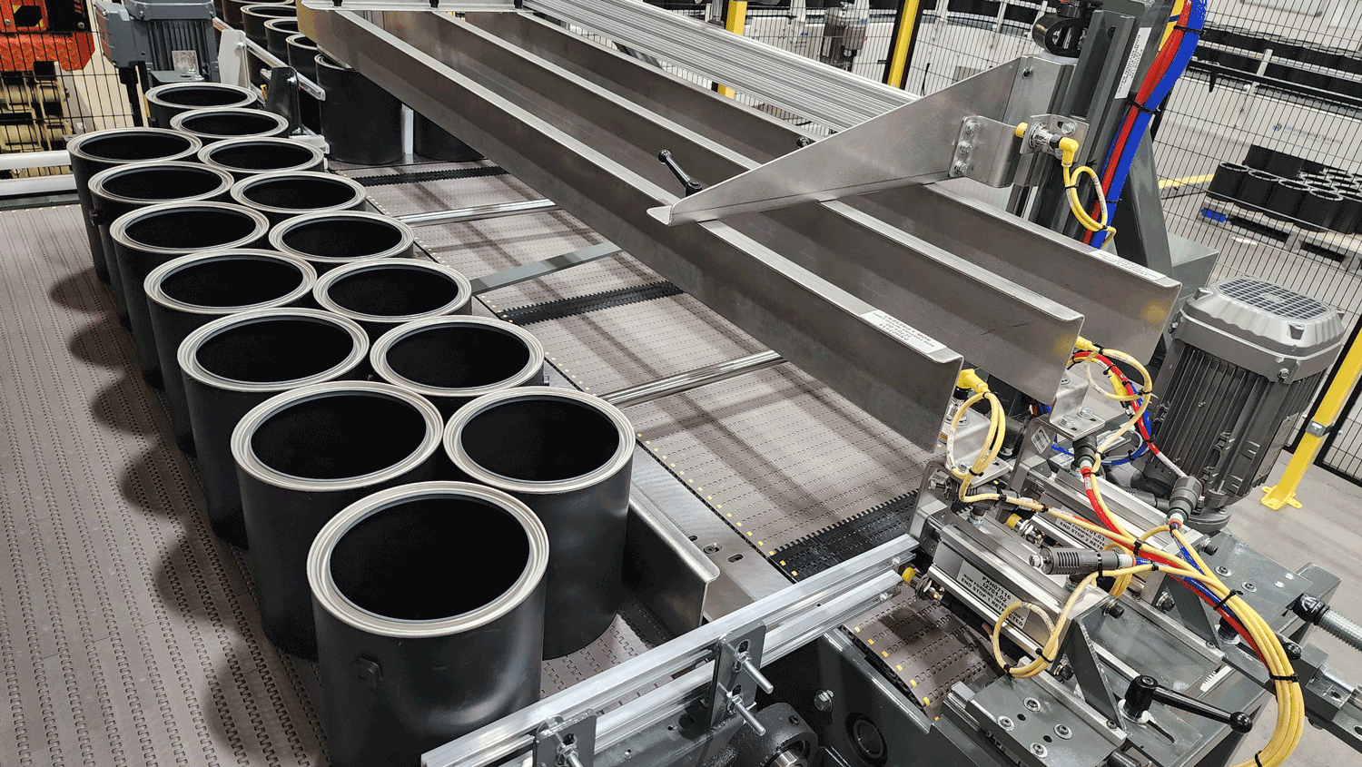 Goldco Robotic Bulk Palletizer - Paint Cans